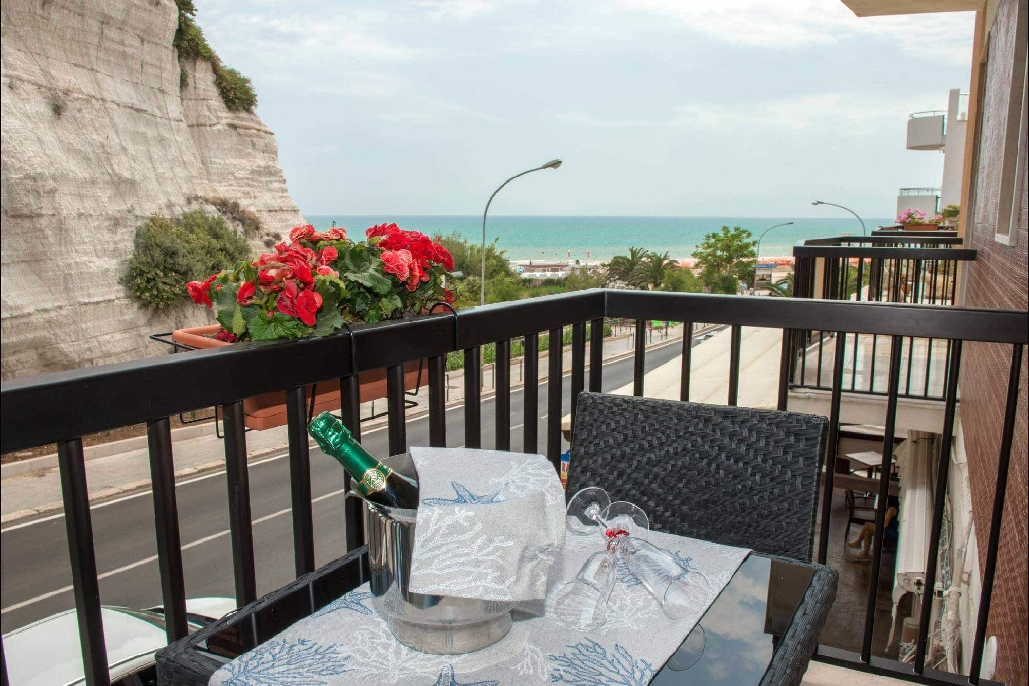 Bed and Breakfast A Un Passo Dal Mare Вьесте Экстерьер фото