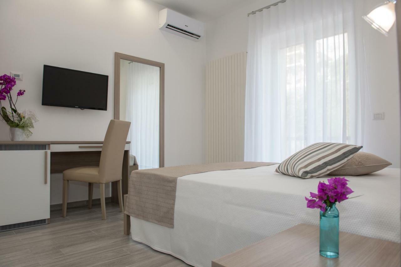 Bed and Breakfast A Un Passo Dal Mare Вьесте Экстерьер фото