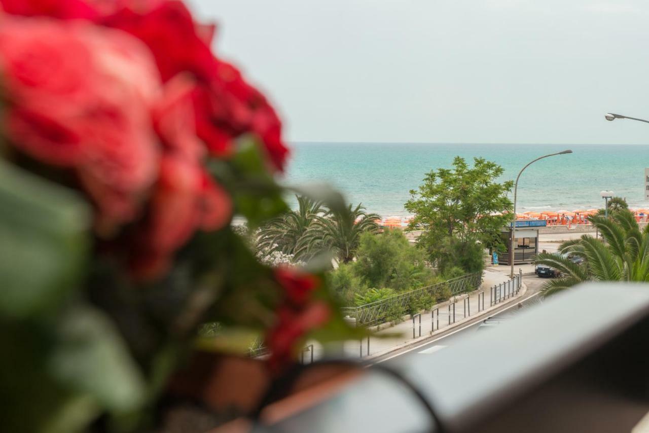Bed and Breakfast A Un Passo Dal Mare Вьесте Экстерьер фото